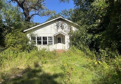 704 E College St, Bainbridge, GA 39819 - photo 2