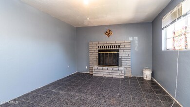 2040 N 40th Dr-4