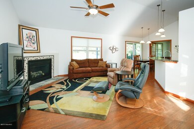 4049 Stone Mountain-105