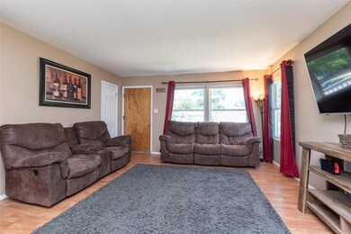 5539 Plainview Dr NW, Cedar Rapids, IA 52405 - photo 3