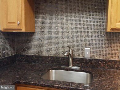 1802 Cedar Cove Way unit 101, Woodbridge, VA 22191 - photo 3