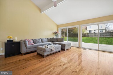 9469 Copenhaver Dr, Potomac, MD 20854 - photo 3