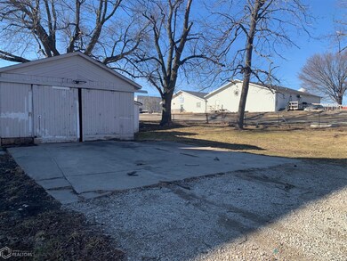 130 N Park St, Osceola, IA 50213 - photo 5
