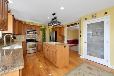 121 Redstone Dr, Nazareth, PA 18064 - photo 3