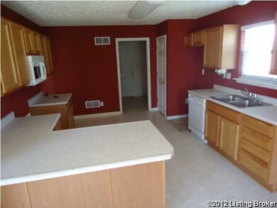 8521 Missionary Ct, Louisville, KY 40291 - photo 6