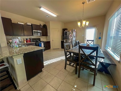 Kitchen & Dining