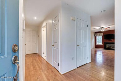 106 Aspen Ln Freehold NJ 07728-small-006