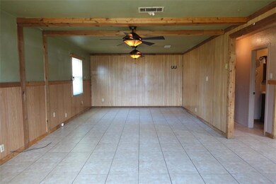 1714 Redwood Dr, Cleburne, TX 76033 - photo 3