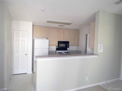 Kitchen, breakfast bar, gas cook stove, pantry