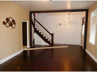 Living Room. Beautiful woodwork lining the starica