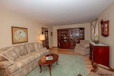 6 Olde Coach Rd, Schenectady, NY 12302 - photo 5