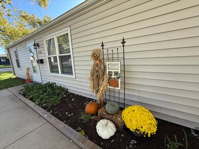 126 E Kerr St, Sycamore, IL 60178 - photo 3