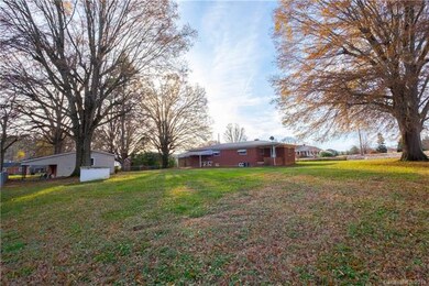 4756 Rainbow Dr, Kannapolis, NC 28081 - photo 4