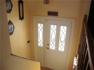 Entry/Foyer.