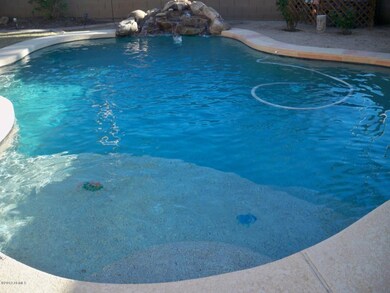 Pebble Finish Pool w/ LED Lighting