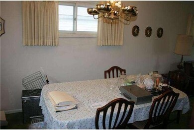 418 Hampshire Dr, Broomall, PA 19008 - photo 6