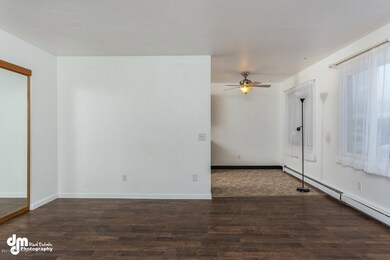 315 Krane Drive Unit 1-large-006-12-Livi