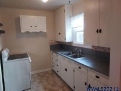 1090 14th Ave SW, Albany, OR 97321 - photo 3