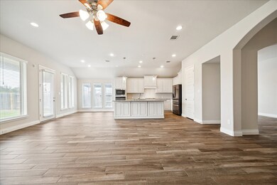 Natural lighting and high ceilings - spacious
