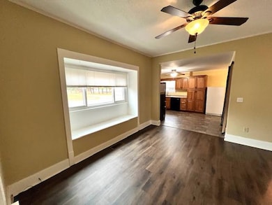 102 W Logan St, Rushville, IL 62681 - photo 5