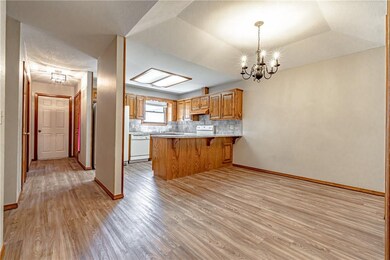 905 W Linden St, Rogers, AR 72756 - photo 5