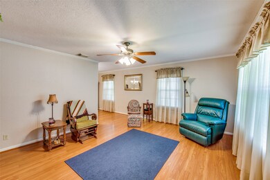 428 E Louisiana St, Brazoria, TX 77422 - photo 4