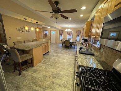 22 Putnam St, Saugus, MA 01906 - photo 3