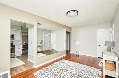 1330 E 33rd Ct, Des Moines, IA 50317 - photo 7