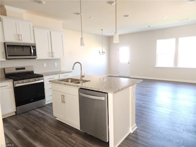 902 Falls Grove Trail, High Point, NC 27265 - photo 3