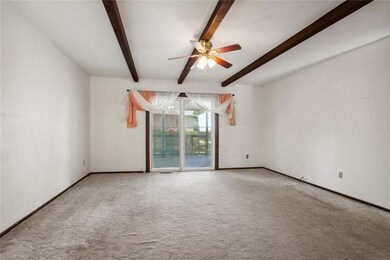 Living Room      Main Level