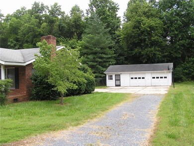 1047 Stout View St, Ramseur, NC 27316 - photo 5