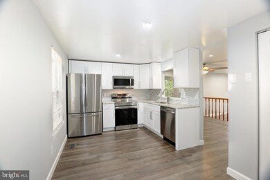 18744 Martins Landing Dr, Germantown, MD 20874 - photo 7