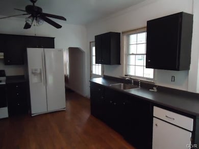 121 E Applegate Ave, Pen Argyl, PA 18072 - photo 6