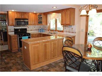 Kitchen. REMODELED IN 2007 WITH GRANITE COUNTERTOP