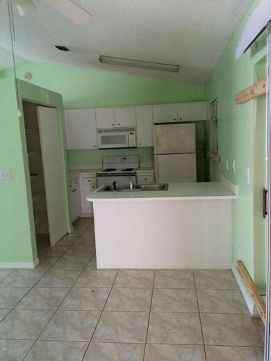 Kitchen w:pantry