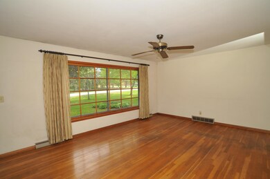 Living Room (2)