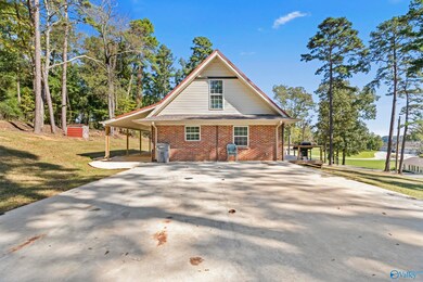 882 York Dr, Rogersville, AL 35652 - photo 4