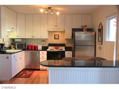 Kitchen - Upgraded cabinets, granite countertops, 