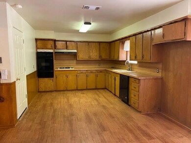 310 Stroud St, Cleburne, TX 76033 - photo 3