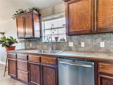 21899 Homesteaders Place, Edmond, OK 73012 - photo 5