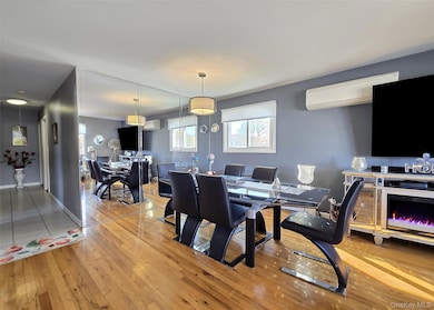 430 Heathcote Rd, Lindenhurst, NY 11757 - photo 4