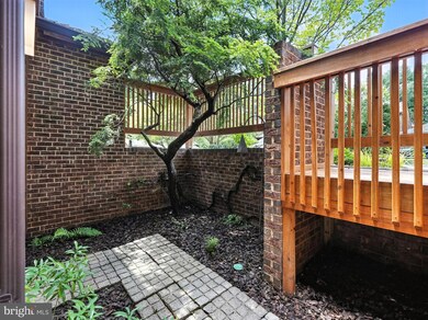 2151 Cabots Point Ln, Reston, VA 20191 - photo 5