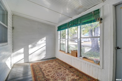 2002 Garfield St, Clinton, IA 52732 - photo 3