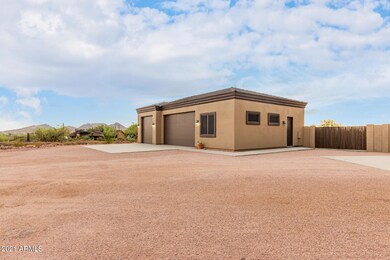 Detached Garage & Shop