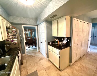 1037 E Lois Ln, Phoenix, AZ 85020 - photo 7