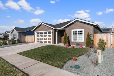 1775 Pearl Eye Ln, Medford, OR 97504 - photo 3