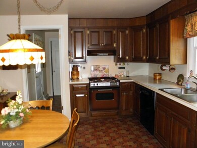 338 E Cedar St, New Holland, PA 17557 - photo 7