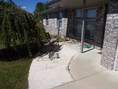 423 La Mar St, Bluffton, IN 46714 - photo 2