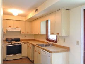 49 Birchwood Dr unit 49, Milford, NH 03055 - photo 3