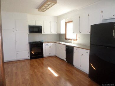 208 Brookmeade Dr, Statesville, NC 28625 - photo 3